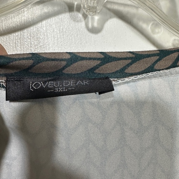 Woman’s long sleeve shirt - Picture 3 of 3